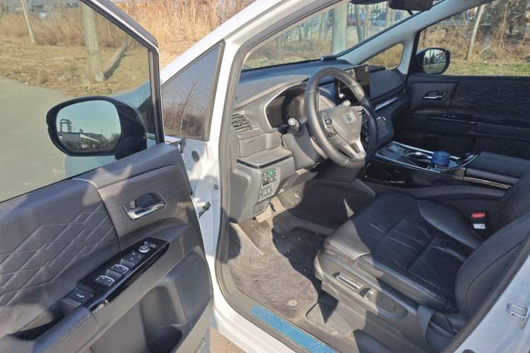 Used Honda Elysion 2024 2.0L eHEV Luxury Edition