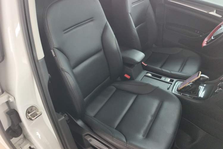 Used Volkswagen Golf 2017 1.6L Automatic Comfort Million-Vehicle Anniversary Edition
