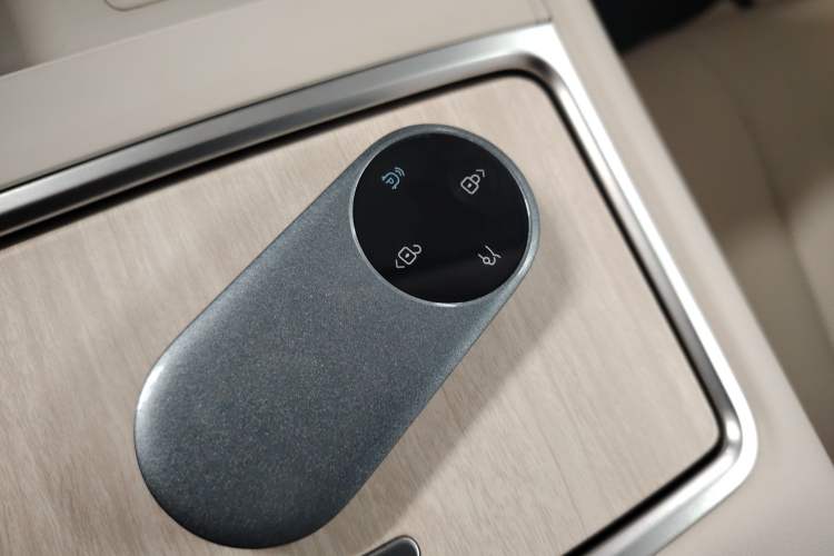 Used Hima Luxeed R7 2024 All-Electric 667 km Max
