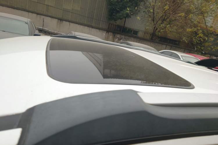 Used Buick Encore 2015 1.4T Automatic Two-Wheel Drive Urban Elite Version
