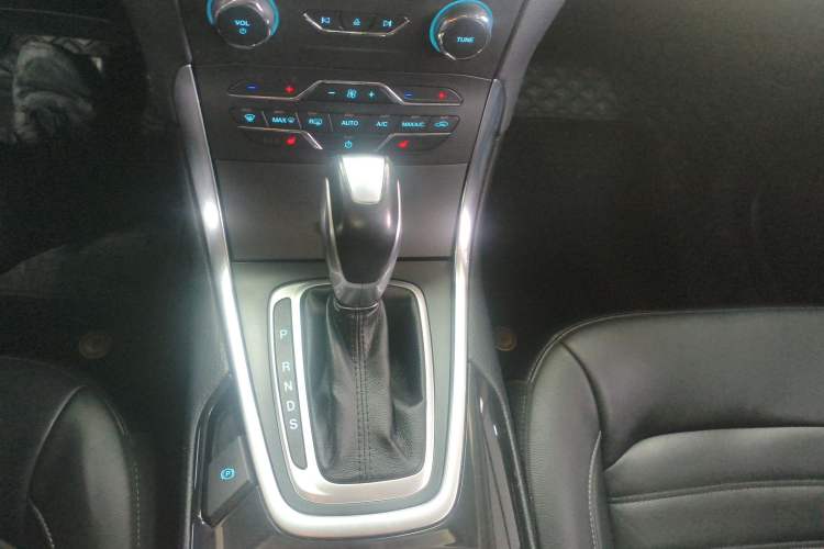 Used Ford Edge 2016 EcoBoost 245 Two-Wheel-Drive Titanium 7-Seater
