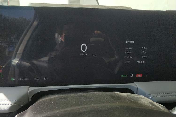 Used  E8 2024 550 km Range Rear-Drive MAX
