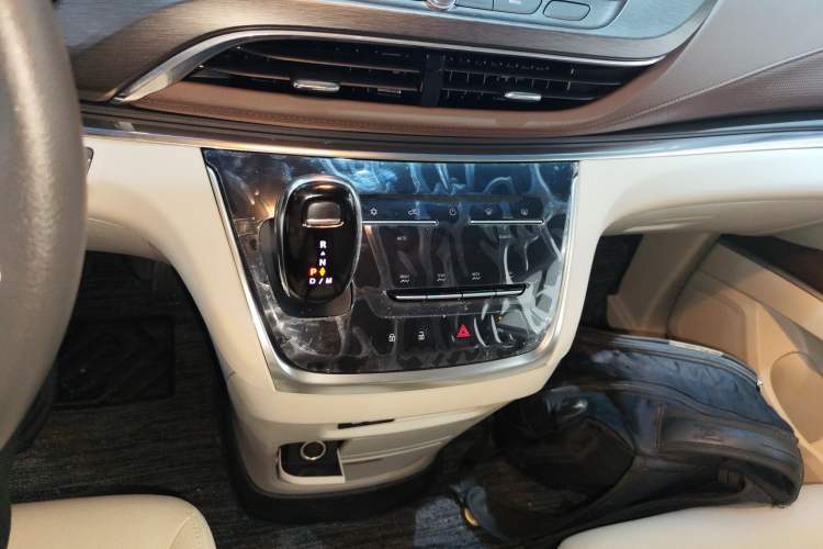 Used Buick GL8 2023 Land Executive Class Comfort Model
