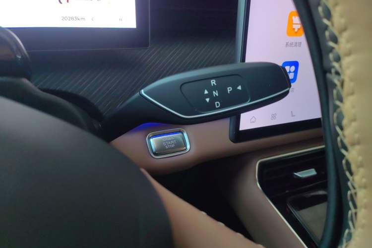 Used Chery Tiggo 8 L 2024 2.0T Two-Wheel Drive Prestige Version 5 Seats