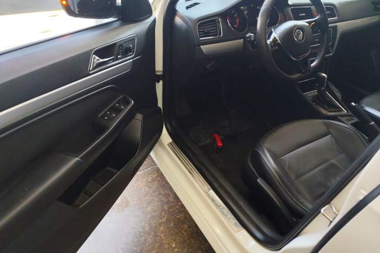 Used Volkswagen Gran Lavida 2015 230TSI DSG Comfort Edition
