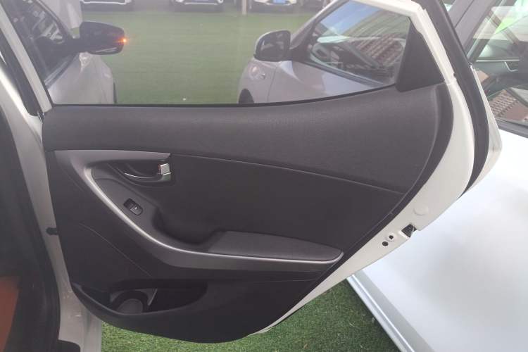 Used Hyundai Elantra 2015 1.6L Automatic Luxury Model
