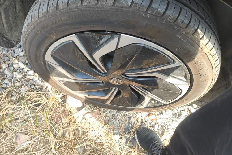 Used  R7 2023 Rear-Drive Screen King Edition
