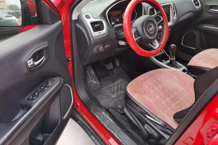 Used  Compass 2017 200T Automatic Family Edition
