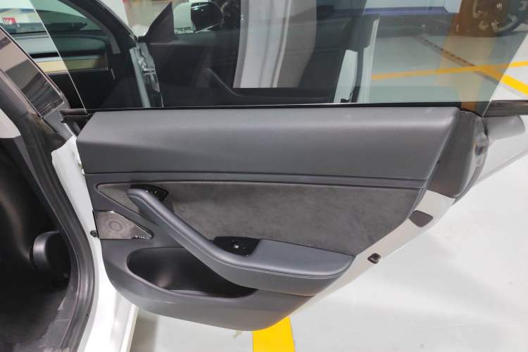 Used Tesla Model 3 2019 Long-Range All-Wheel-Drive Version
