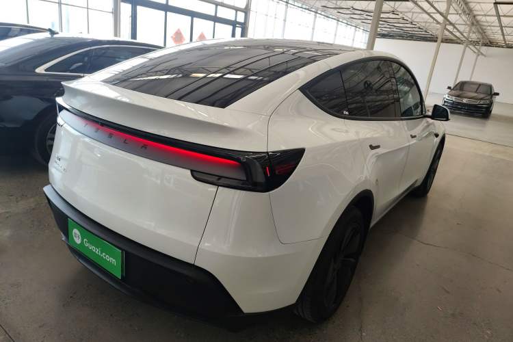 Used Tesla Model Y 2025 Long-Range All-Wheel-Drive Version
