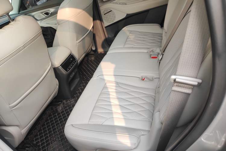 Used GAC Trumpchi GS8 2022 Linghang Series 2.0 TGDI Two-Wheel-Drive Luxury Smart Connectivity Version (7 Seats)
