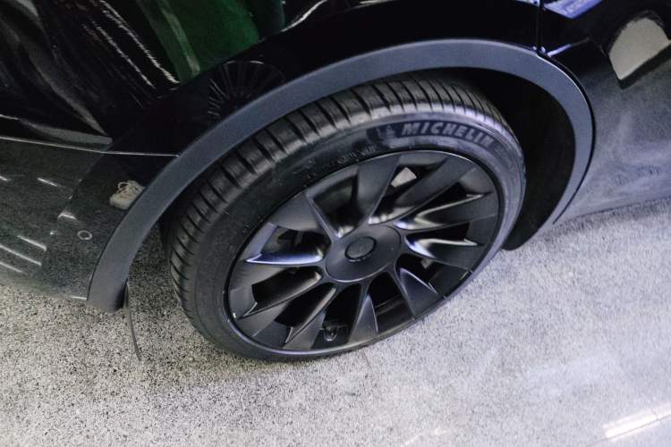 Used Tesla Model Y 2023 Long-Range All-Wheel-Drive Version
