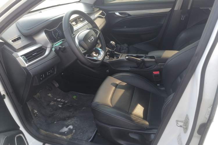 Used Geely Auto Emgrand 2019 Leading Edition 1.5L Manual Luxury Model China VI Standard
