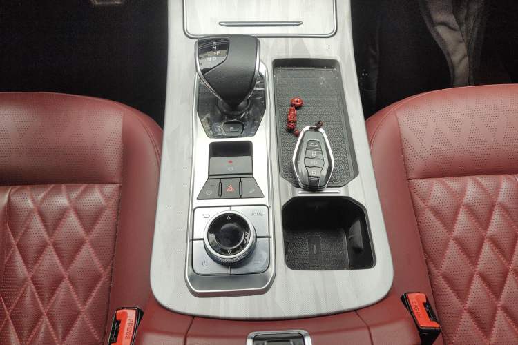 Used JETOUR X70 PLUS 2023 1.5T DCT Brave PLUS 5-Seater
