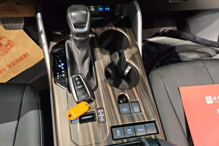 Used Toyota Highlander 2022 Dual-Engine 2.5L Four-Wheel Drive Prestige Version 7 Seats