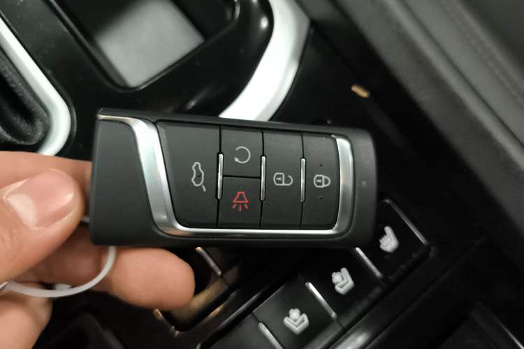 Used GAC Trumpchi GS8 2017 320T Two-Wheel Drive Luxury Smart Connectivity Version (7 Seats)
