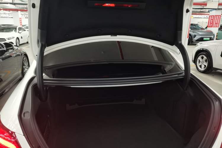 Used Mercedes-Benz E-Class 2020 Restyled E 300 L Sporty and Stylish Edition
