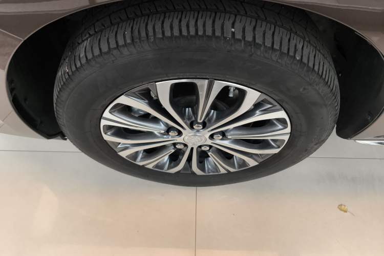 Used Buick GL8 2023 Facelifted Land Cruiser Executive Luxury Version
