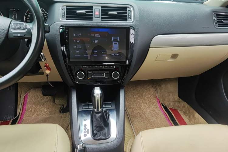 Used Volkswagen Sagitar 2014 Revised Version 1.4TSI Automatic Luxury Edition
