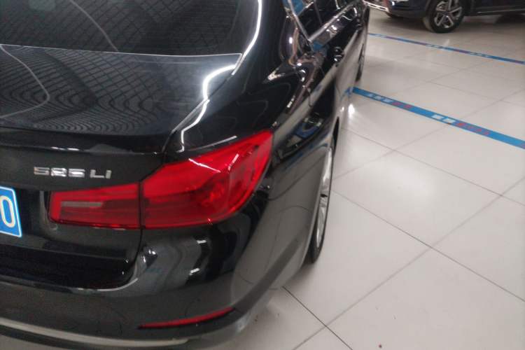 Used BMW 5 Series 2019 525Li Luxury Package
