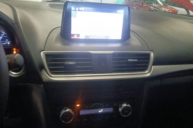 Used Mazda Mazda 3 Axela 2017 Hatchback 1.5L Automatic Luxury Model Emission Standard China V