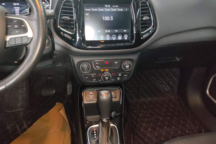 Used  Compass 2019 220T Automatic Family Edition
