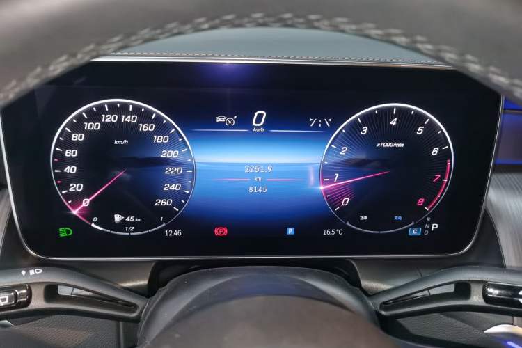 Used Mercedes-Benz GLC 2023 GLC 260 L 4MATIC Luxury Model 5 Seats
