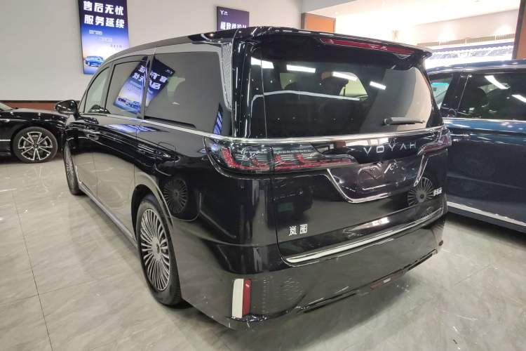 Used VOYAH Dream 2025 PHEV Four-Wheel-Drive Flagship Kunpeng Edition

