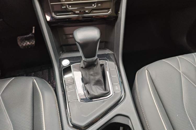 Used Volkswagen Tiguan L 2023 300TSI Automatic Two-Wheel Drive Smart Edition