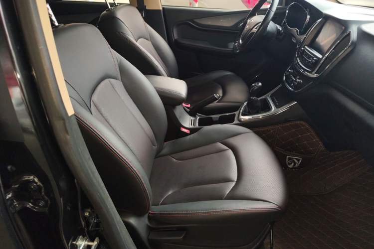 Used Baojun 560 2015 1.8L Manual Luxury Model
