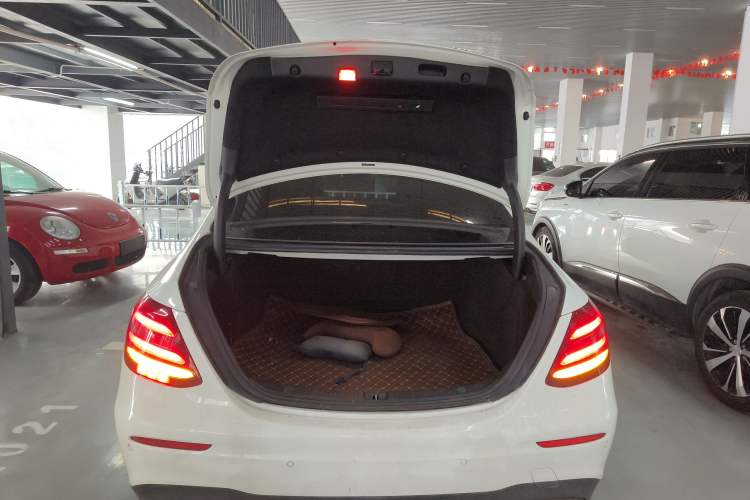 Used Mercedes-Benz E-Class 2016 E 300 L Sporty and Stylish Model