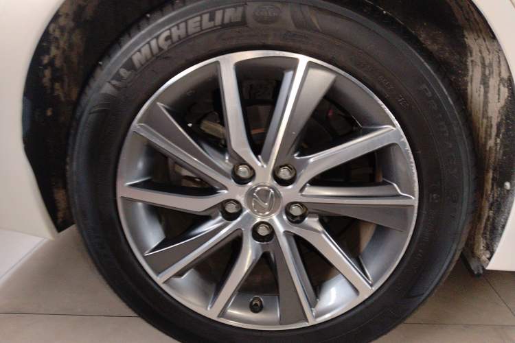 Used Lexus ES 2015 300h Comfort Edition
