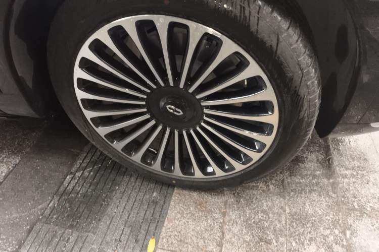 Used Hima AITO M9 2025 All-Electric Max Version 100 kWh 6-Seater