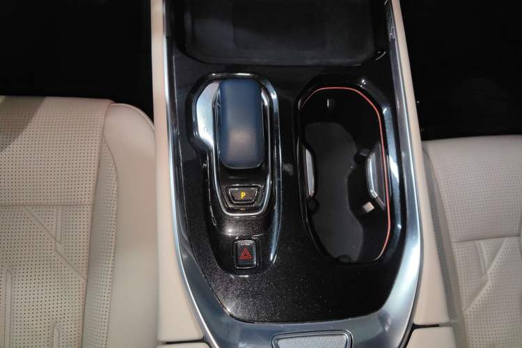 Used Zeekr 009 2024 Six-Seat Executive Version 4WD 140 kWh
