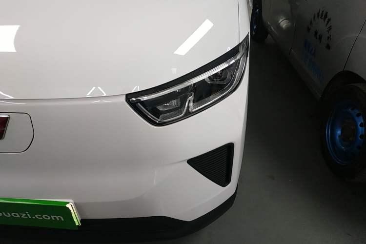 Used Wuling Yangguang 2024 300KM Comfort Version Passenger Van 75kW
