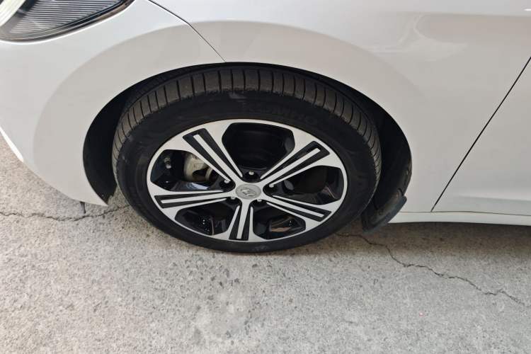 Used Hyundai Elantra 2019 1.4T Dual-Clutch Xuan Dong · Dynamic Model
