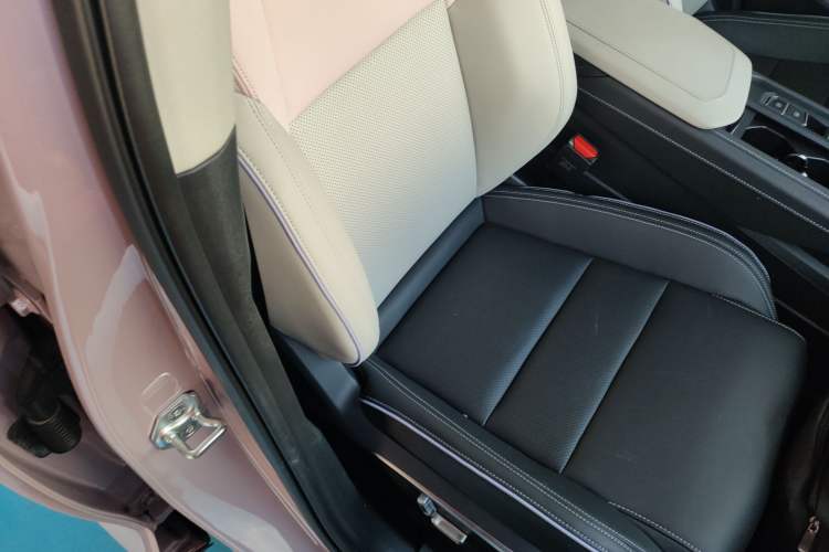 Used Lynk & Co 06 2021 1.5T Shero Pink Special Edition