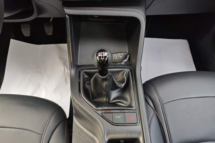 Used Roewe i5 2023 1.5L Manual Excellence Edition
