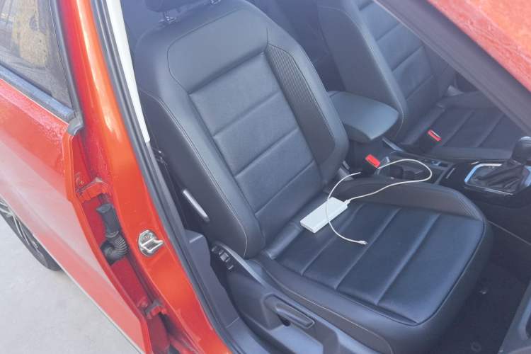 Used Volkswagen T-ROC 2021 280TSI DSG Two-Wheel Drive Comfort Connect Edition