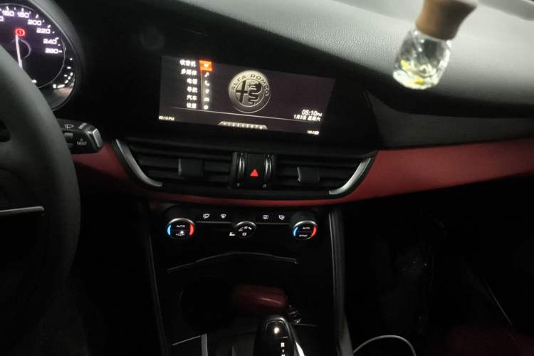 Used Alfa Romeo Giulia 2017 2.0T 200HP Luxury Edition