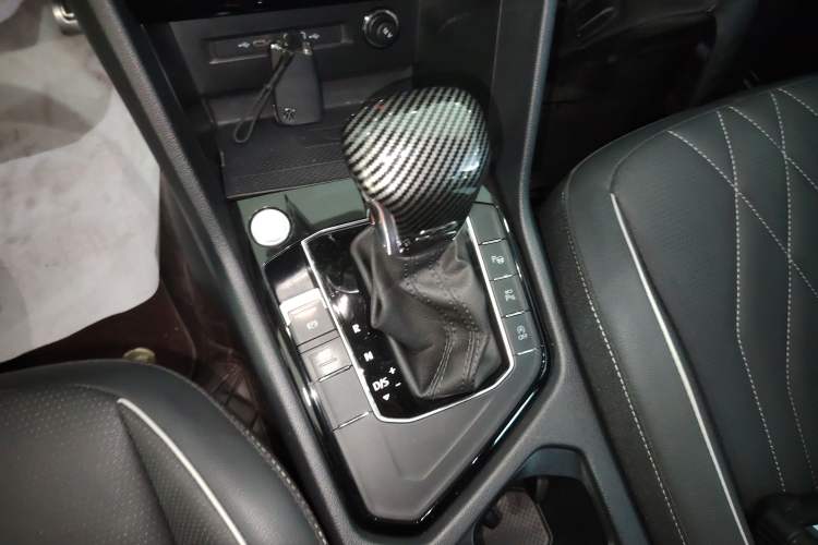 Used Volkswagen Tiguan L 2023 330TSI Automatic Two-Wheel Drive R-Line Enjoyment Edition
