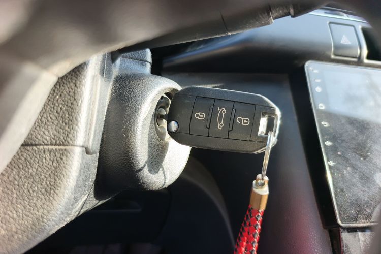 Used Peugeot 3008 2016 2.0L Automatic Classic Edition
