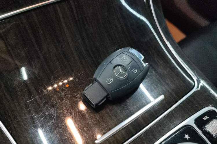 Used Mercedes-Benz GLC 2016 GLC 260 4MATIC Luxury Model
