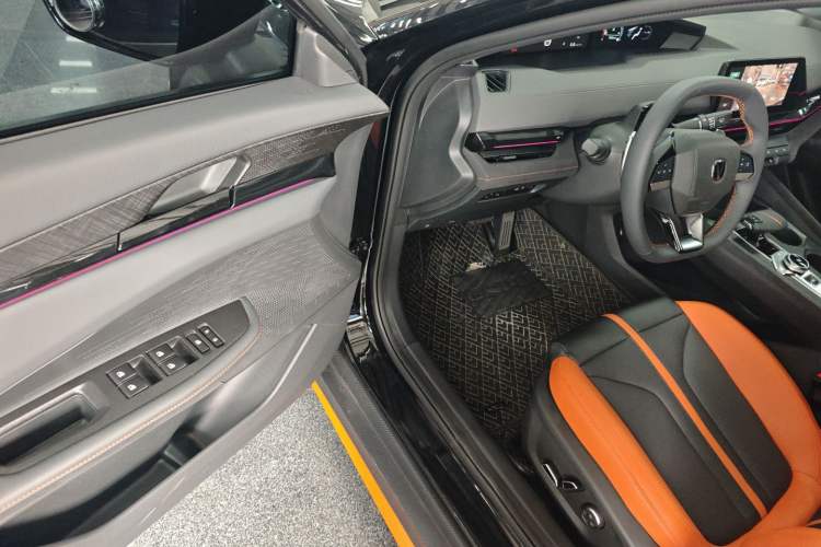 Used Changan UNI-V 2024 1.5T Prestige Sport Edition