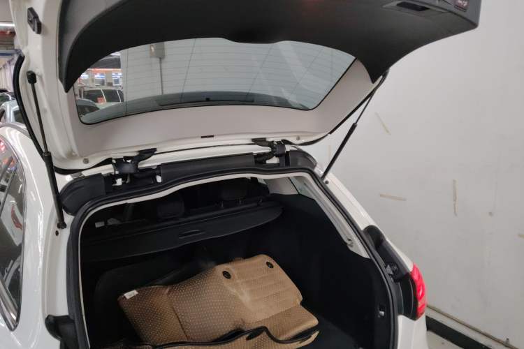 Used Mercedes-Benz C-Class 2015 C 200 station wagon
