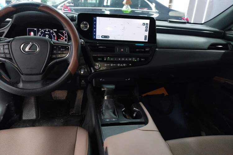 Used Lexus ES 2023 200 Excellence Edition
