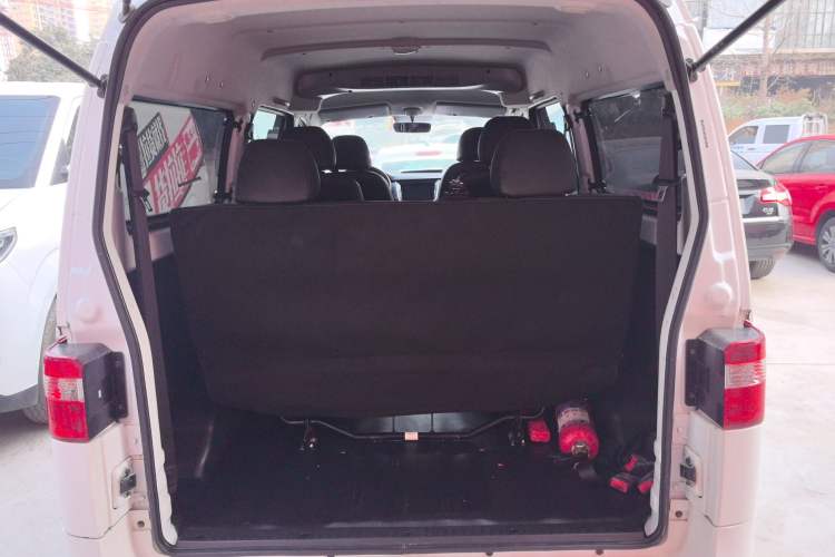 Used Jinbei Gold Hiace M Classic 2022 1.5L Travel Lion Passenger Van 7 Seats
