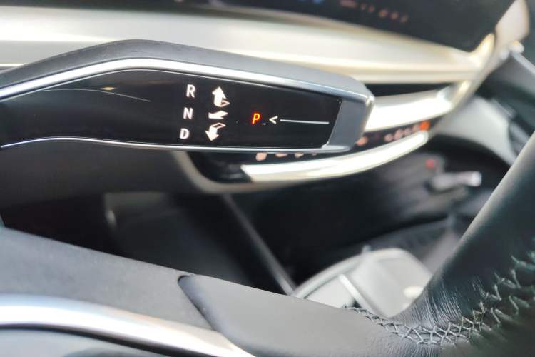 Used Cadillac LYRIQ 2024 Rear-Drive Standard Range Luxury Edition
