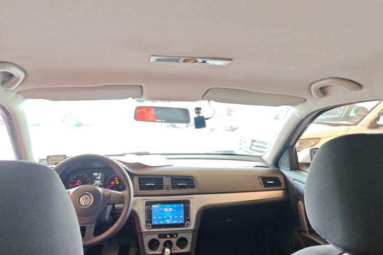 Used Volkswagen Lavida 2013 Revised Classic 1.6L Automatic Fashion Edition