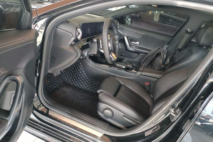 Used Mercedes-Benz A-Class 2022 Restyled A 200 L Sport Sedan Fashion Version
